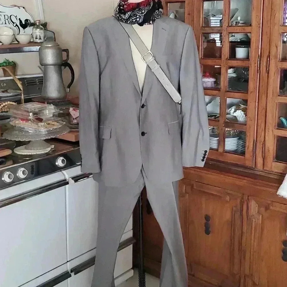 JF J.Ferrar Slim Fit Gray Suit – Jacket ~42R / Pants 36” Waist